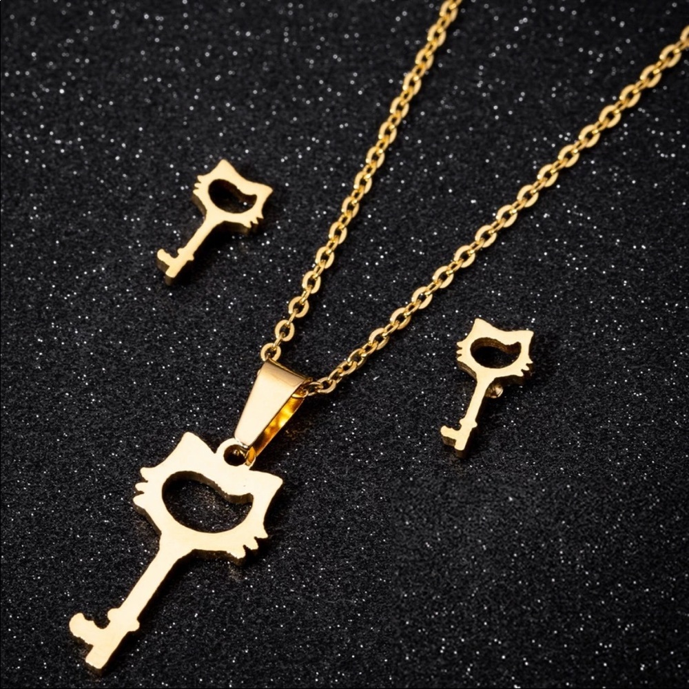 Hello Kitty Gold Tone Key Necklace & Earrings Jewelry Set NWT